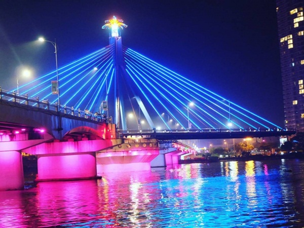 Dự án đèn led Fawookidi chiếu sáng trên cầu sông Hàn