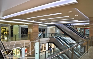 Đèn LED rất thích hợp khi sử dụng trong các toà nhà văn phòng và các khu thương mại.