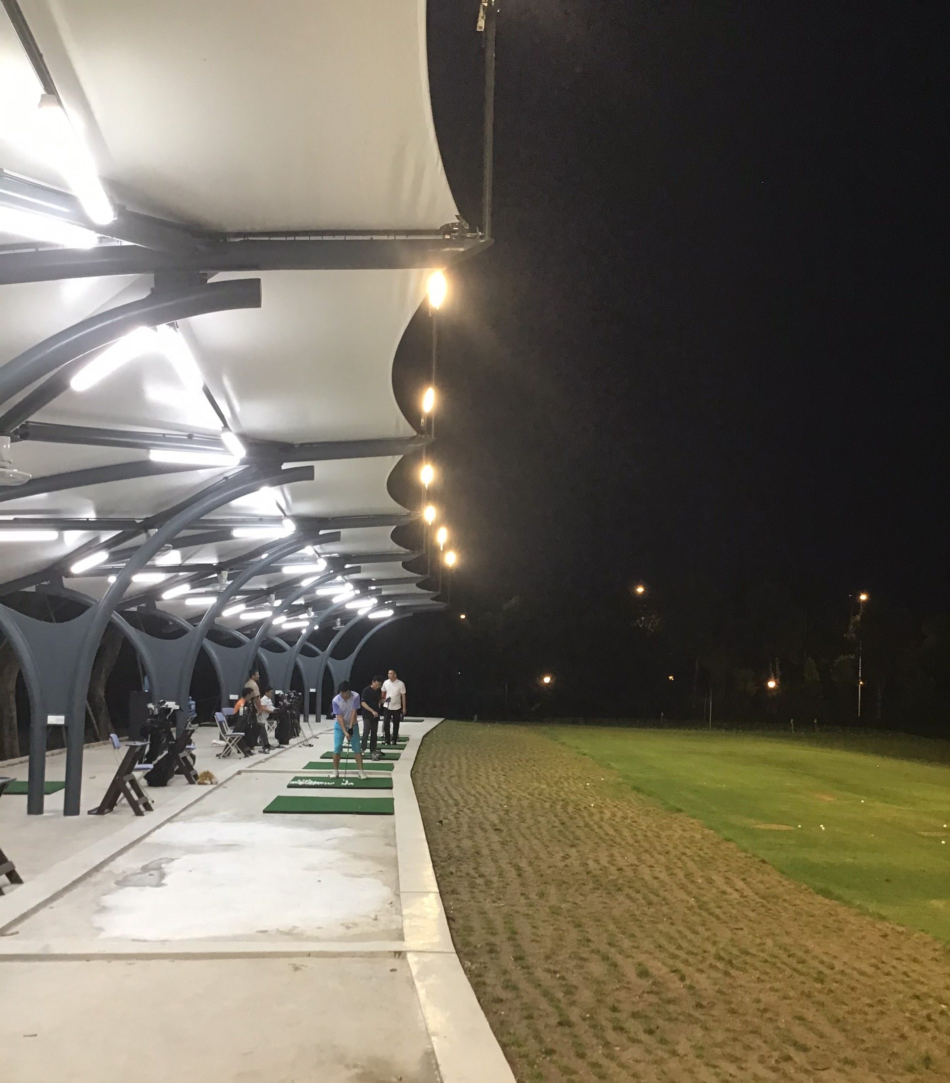 Hệ thống đèn chiếu sáng Led Fawookidi trên sân golf