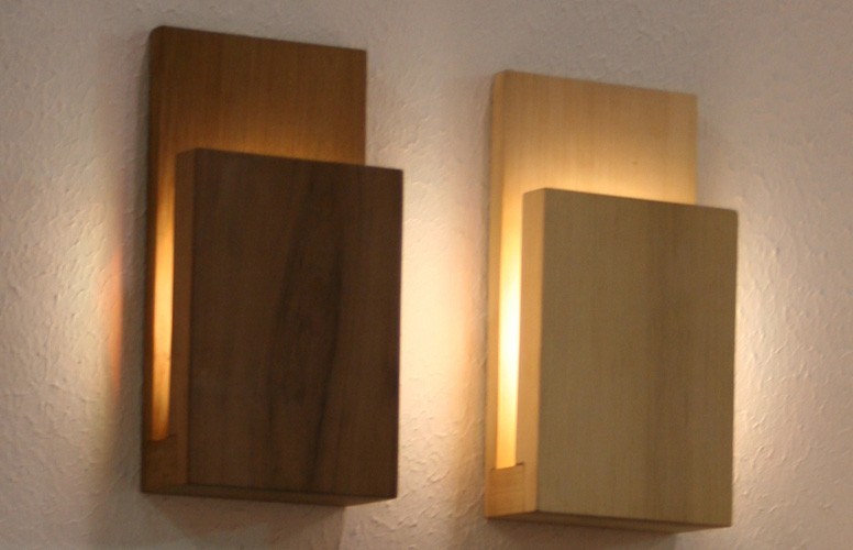 Đèn tường hiện đại vỏ gỗ