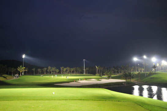 Chiếu sáng sân golf bằng đèn LED