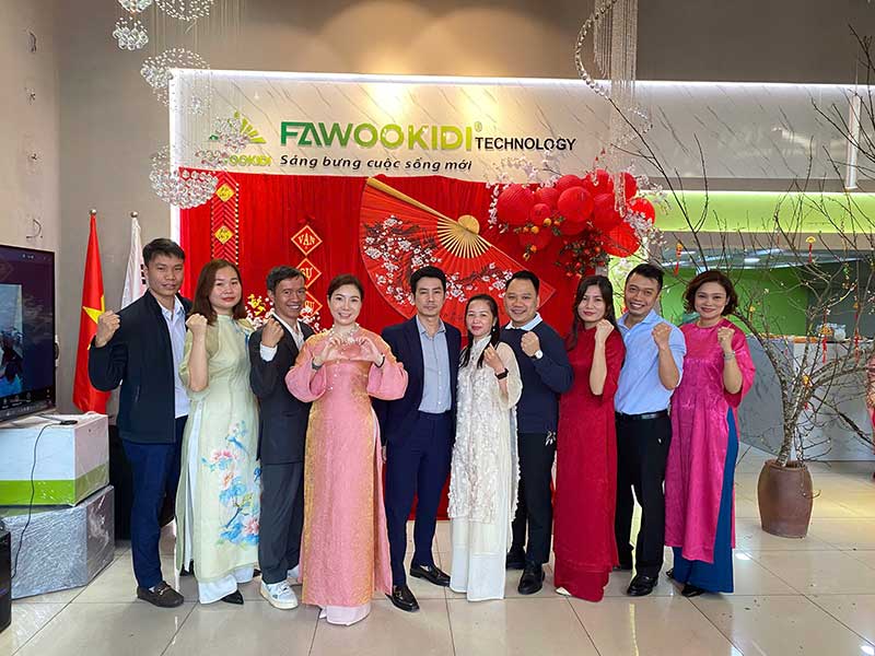 Đại diện các bộ phận gửi lời chúc năm mới với những màu sắc riêng của từng phòng ban.