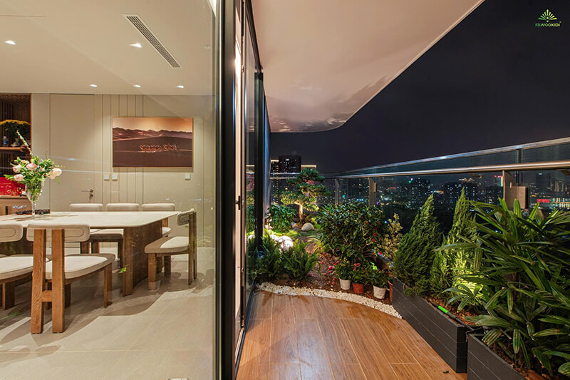 Hệ chiếu sáng được thiết kế để tạo sự chuyển đổi tự nhiên giữa không gian nội thất và ngoại thất.