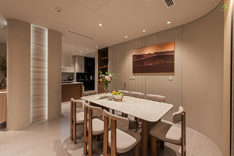 Hệ đèn rọi âm trần Luna tăng thêm độ sáng rõ cho khu vực bàn ăn.